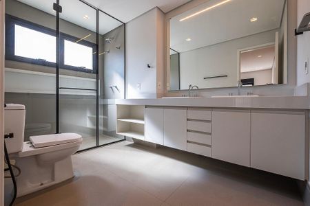 Apartamento à venda com 226m², 3 quartos e 4 vagas Apartamento à venda com 226m², 3 quartos e 4 vagasSuíte 1 - Banheiro