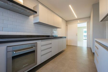 Apartamento à venda com 226m², 3 quartos e 4 vagas Apartamento à venda com 226m², 3 quartos e 4 vagasCozinha