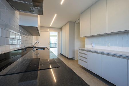 Apartamento à venda com 226m², 3 quartos e 4 vagas Apartamento à venda com 226m², 3 quartos e 4 vagasCozinha