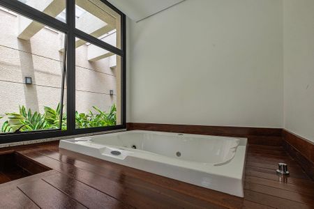 Apartamento à venda com 226m², 3 quartos e 4 vagas Apartamento à venda com 226m², 3 quartos e 4 vagasHidro