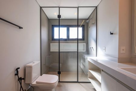 Apartamento à venda com 226m², 3 quartos e 4 vagas Apartamento à venda com 226m², 3 quartos e 4 vagasSuíte 1 - Banheiro