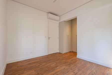 Apartamento à venda com 226m², 3 quartos e 4 vagas Apartamento à venda com 226m², 3 quartos e 4 vagasSuíte 2