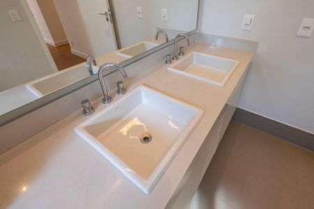 Apartamento à venda com 226m², 3 quartos e 4 vagas Apartamento à venda com 226m², 3 quartos e 4 vagasSuíte 1 - Banheiro