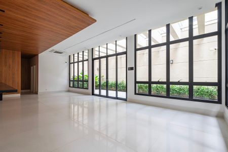 Apartamento à venda com 226m², 3 quartos e 4 vagas Apartamento à venda com 226m², 3 quartos e 4 vagasÁrea comum - Salão de festas