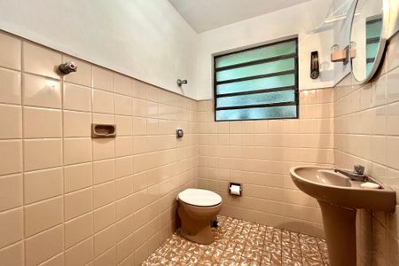Casa à venda com 200m², 4 quartos e 2 vagasBanheiro 1