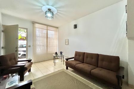 Casa à venda com 200m², 4 quartos e 2 vagasSala