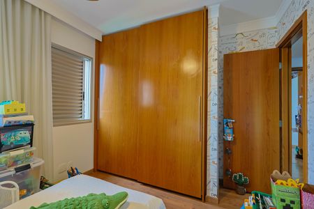 Apartamento à venda com 168m², 4 quartos e 3 vagasQuarto 2