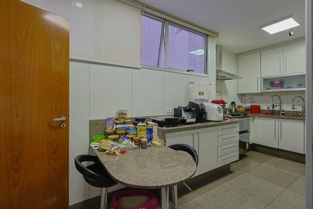 Apartamento à venda com 168m², 4 quartos e 3 vagasCozinha