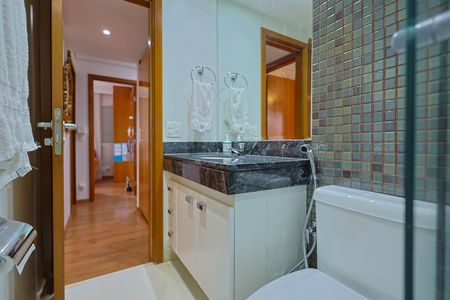 Apartamento à venda com 168m², 4 quartos e 3 vagasBanheiro