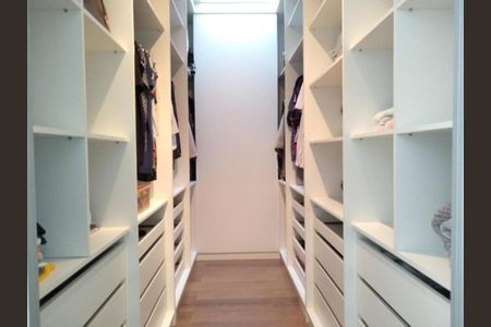 Casa de condomínio à venda com 300m², 3 quartos e 4 vagas Casa de condomínio à venda com 300m², 3 quartos e 4 vagasFoto 02