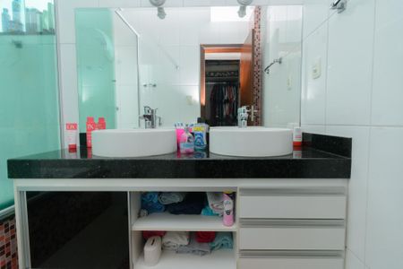 Apartamento à venda com 118m², 3 quartos e 4 vagas Apartamento à venda com 118m², 3 quartos e 4 vagasBanheiro da Suíte