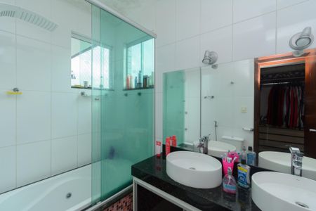Apartamento à venda com 118m², 3 quartos e 4 vagas Apartamento à venda com 118m², 3 quartos e 4 vagasBanheiro da Suíte