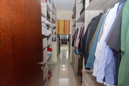 Apartamento à venda com 118m², 3 quartos e 4 vagas Apartamento à venda com 118m², 3 quartos e 4 vagasCloset da suíte