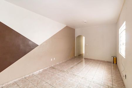 Casa à venda com 140m², 2 quartos e 2 vagas Casa à venda com 140m², 2 quartos e 2 vagasSala