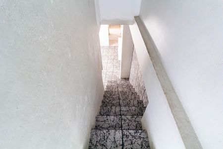Casa à venda com 140m², 2 quartos e 2 vagas Casa à venda com 140m², 2 quartos e 2 vagasEscada