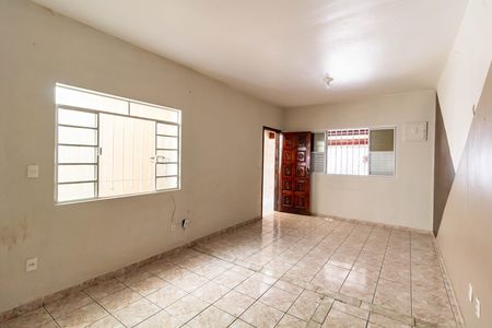 Casa à venda com 140m², 2 quartos e 2 vagas Casa à venda com 140m², 2 quartos e 2 vagasSala