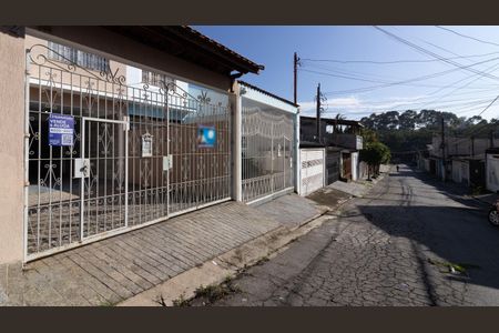 Casa à venda com 120m², 3 quartos e 4 vagas Casa à venda com 120m², 3 quartos e 4 vagasFachada e Plaquinha