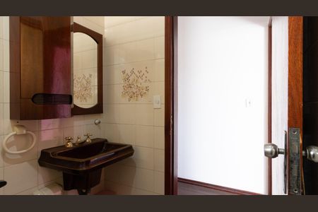 Casa à venda com 120m², 3 quartos e 4 vagas Casa à venda com 120m², 3 quartos e 4 vagasBanheiro