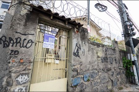 Casa para alugar com 250m², 2 quartos e sem vaga Casa para alugar com 250m², 2 quartos e sem vagaFachada