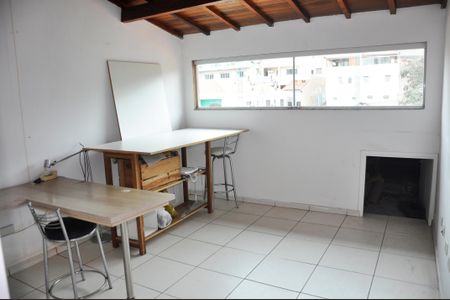 Casa à venda com 149m², 3 quartos e 2 vagas Casa à venda com 149m², 3 quartos e 2 vagasEscritório