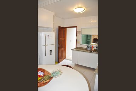 Casa à venda com 149m², 3 quartos e 2 vagas Casa à venda com 149m², 3 quartos e 2 vagasCozinha