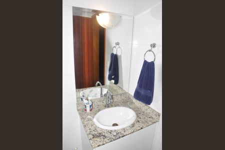 Casa à venda com 149m², 3 quartos e 2 vagas Casa à venda com 149m², 3 quartos e 2 vagasBanheiro Social