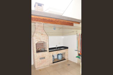 Casa à venda com 149m², 3 quartos e 2 vagas Casa à venda com 149m², 3 quartos e 2 vagasQuintal com Churrasqueira