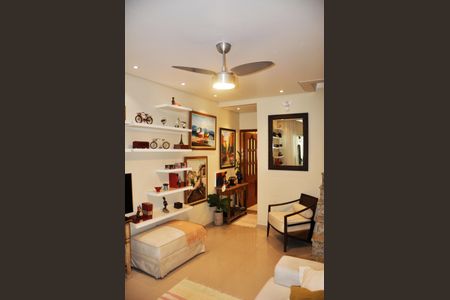 Casa à venda com 149m², 3 quartos e 2 vagas Casa à venda com 149m², 3 quartos e 2 vagasSala