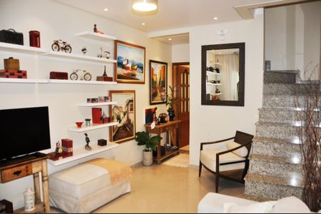 Casa à venda com 149m², 3 quartos e 2 vagas Casa à venda com 149m², 3 quartos e 2 vagasSala