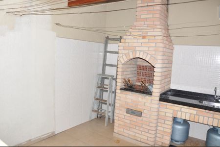 Casa à venda com 149m², 3 quartos e 2 vagas Casa à venda com 149m², 3 quartos e 2 vagasQuintal com Churrasqueira