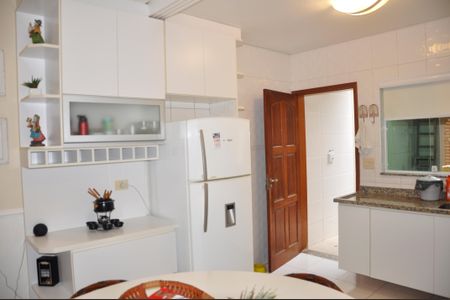 Casa à venda com 149m², 3 quartos e 2 vagas Casa à venda com 149m², 3 quartos e 2 vagasCozinha