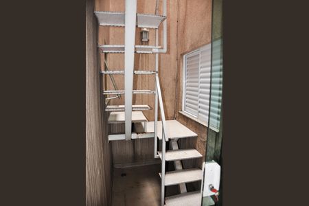 Casa à venda com 149m², 3 quartos e 2 vagas Casa à venda com 149m², 3 quartos e 2 vagasEscada Escritório