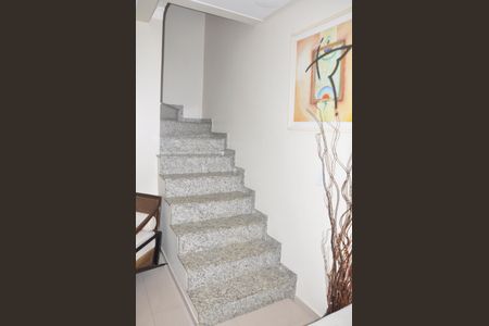 Casa à venda com 149m², 3 quartos e 2 vagas Casa à venda com 149m², 3 quartos e 2 vagasEscada dos Quartos