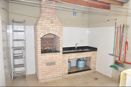 Casa à venda com 149m², 3 quartos e 2 vagas Casa à venda com 149m², 3 quartos e 2 vagasQuintal com Churrasqueira