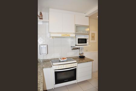 Casa à venda com 149m², 3 quartos e 2 vagas Casa à venda com 149m², 3 quartos e 2 vagasCozinha