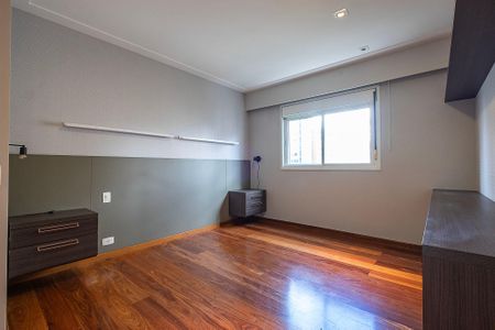 Apartamento à venda com 155m², 2 quartos e 2 vagasSuíte