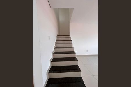 Apartamento à venda com 180m², 3 quartos e 2 vagasEscada