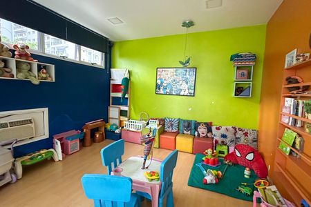 Apartamento à venda com 75m², 2 quartos e 1 vagaÁrea comum - Playground