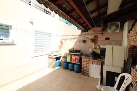 Casa à venda com 145m², 3 quartos e 4 vagasQuintal