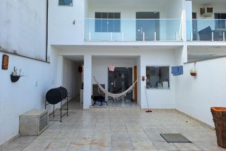 Casa à venda com 225m², 4 quartos e 2 vagas Casa à venda com 225m², 4 quartos e 2 vagasQuintal