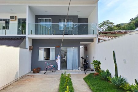 Casa à venda com 225m², 4 quartos e 2 vagas Casa à venda com 225m², 4 quartos e 2 vagasQuintal