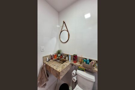 Casa à venda com 225m², 4 quartos e 2 vagas Casa à venda com 225m², 4 quartos e 2 vagasBanheiro Social