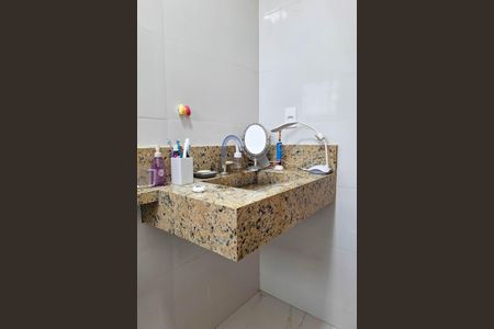 Casa à venda com 225m², 4 quartos e 2 vagas Casa à venda com 225m², 4 quartos e 2 vagasBanheiro da Suíte 1