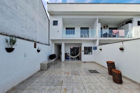 Casa à venda com 225m², 4 quartos e 2 vagas Casa à venda com 225m², 4 quartos e 2 vagasQuintal
