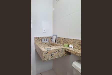 Casa à venda com 225m², 4 quartos e 2 vagas Casa à venda com 225m², 4 quartos e 2 vagasBanheiro da Suíte 2