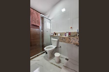 Casa à venda com 225m², 4 quartos e 2 vagas Casa à venda com 225m², 4 quartos e 2 vagasBanheiro da Suíte 1