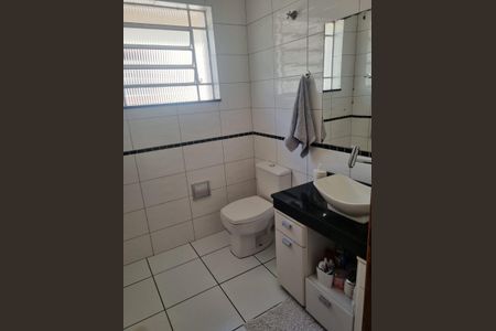 Casa à venda com 126m², 3 quartos e 2 vagasBanheiro 2