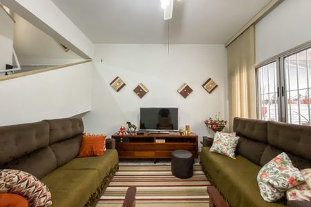 Casa à venda com 160m², 4 quartos e 2 vagas Casa à venda com 160m², 4 quartos e 2 vagasSala