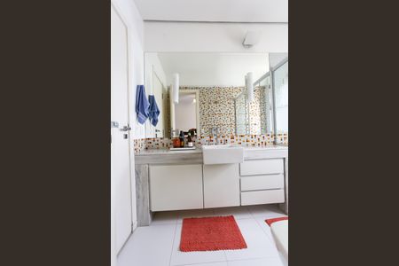 Apartamento à venda com 325m², 4 quartos e 5 vagasBanheiro da Suíte 1