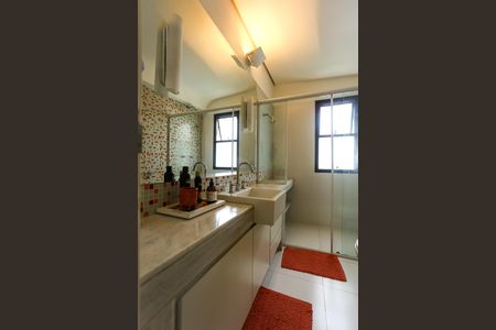 Apartamento à venda com 325m², 4 quartos e 5 vagasBanheiro da Suíte 2